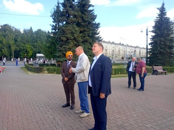 Общение на улицах города Нижний Тагил Общение на улицах города Нижний Тагил
