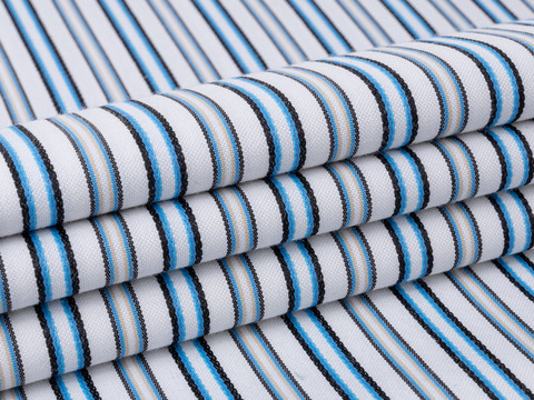 Белая ткань в узкую чёрно-голубую полоску из полиэстера и хлопка