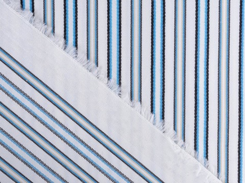 Белая ткань в узкую чёрно-голубую полоску из полиэстера и хлопка