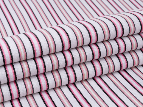 Белая ткань в розово-чёрную тонкую полоску из полиэстера и хлопка
