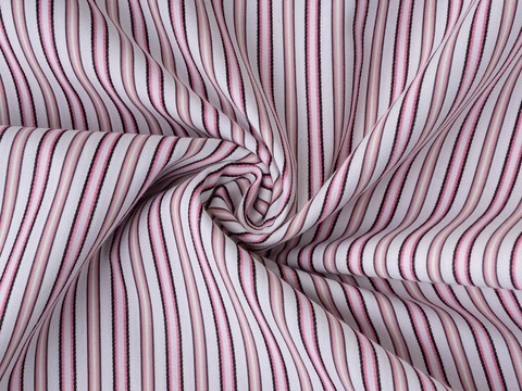 Белая ткань в розово-чёрную тонкую полоску из полиэстера и хлопка