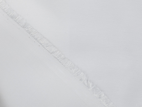 Саржа цвета айвори из полиэстера и вискозы