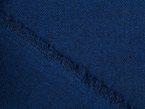 Плотная ткань синего цвета плетения ёлочка из полиэстера и вискозы