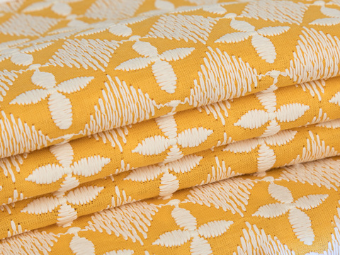 Хлопковая ткань цвета спелого манго с вышитым узором
