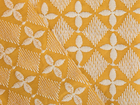 Хлопковая ткань цвета спелого манго с вышитым узором