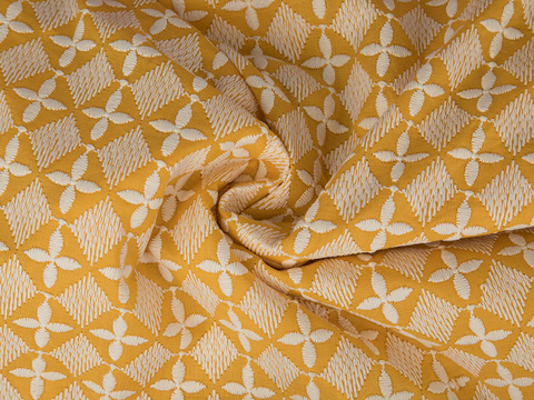 Хлопковая ткань цвета спелого манго с вышитым узором