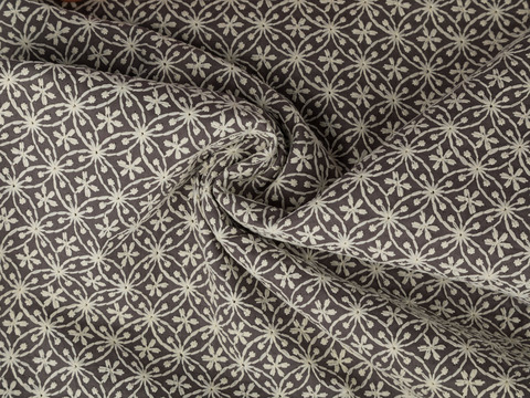 Хлопковая ткань кофейного цвета с вышитым узором