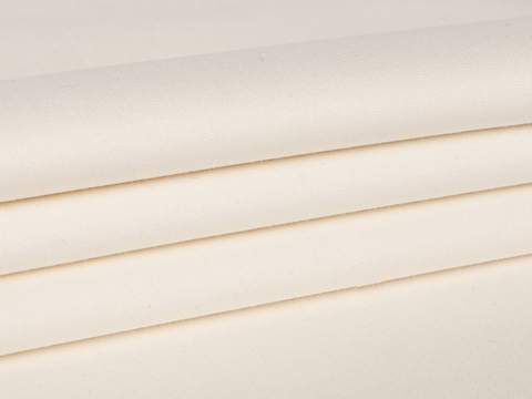 Однотонный поплин цвета слоновой кости из полиэстера и хлопка