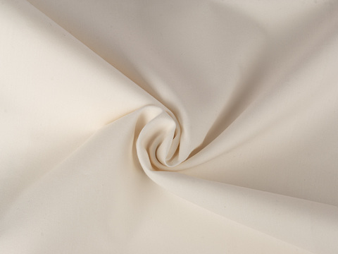 Однотонный поплин цвета слоновой кости из полиэстера и хлопка