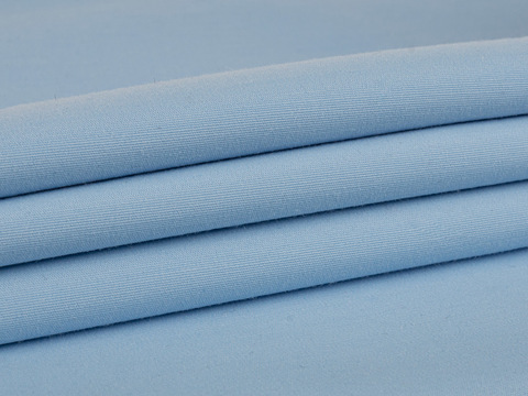 Однотонная светло-синяя ткань из хлопка полиэстера и лайкры