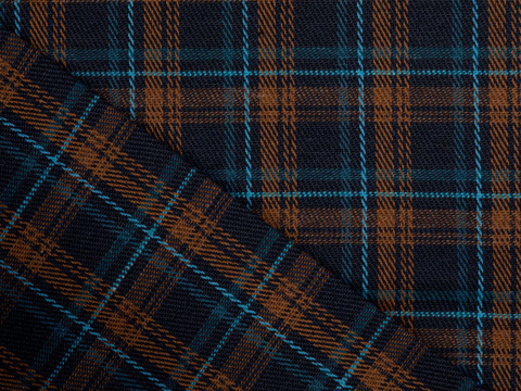 Тёмно-синяя ткань в голубую и терракотовую клетку из полиэстера и хлопка