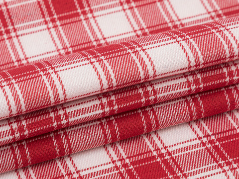 Ткань в красно-белую клетку из полиэстера и хлопка