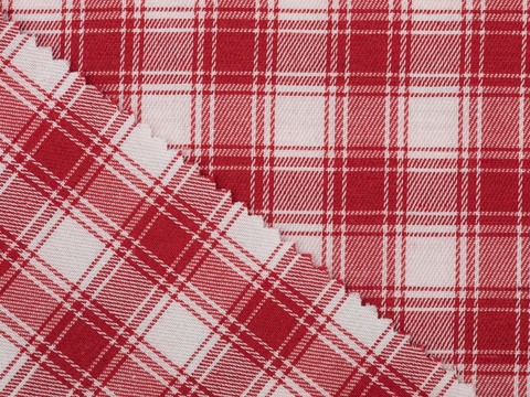 Ткань в красно-белую клетку из полиэстера и хлопка