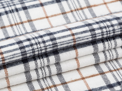 Белая ткань в чёрно-коричневую клетку из полиэстера и хлопка