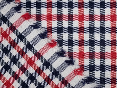 Плотная ткань в мелкую бело-сине-красную клетку виши из полиэстера хлопка и лайкры