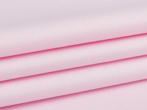 Однотонная нежно-розовая ткань из полиэстера и вискозы