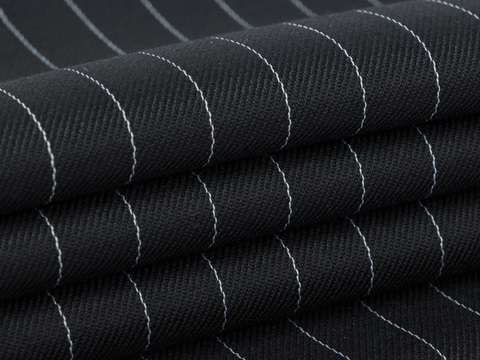 Чёрная ткань в тонкую белую полоску из полиэстера вискозы и лайкры