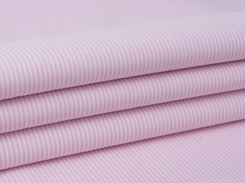 Ткань в узкую розовую полоску из полиэстера и хлопка