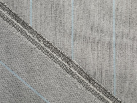 Серая ткань в узкую голубую полоску из полиэстера вискозы и лайкры