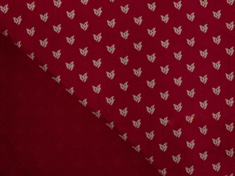 Красная ткань с цветочным принтом хлопок