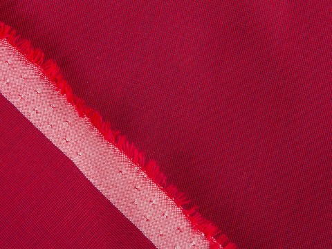 Однотонная ткань вишневого цвета из полиэстера и хлопка