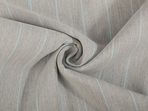 Серая ткань в узкую голубую полоску из полиэстера вискозы и лайкры