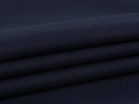 Однотонная ткань тёмно-синего цвета из полиэстера и вискозы