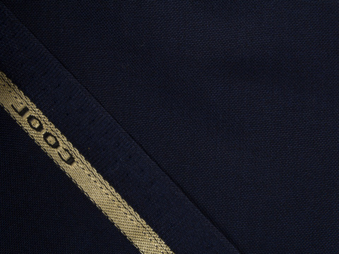 Однотонная ткань тёмно-синего цвета из полиэстера и вискозы