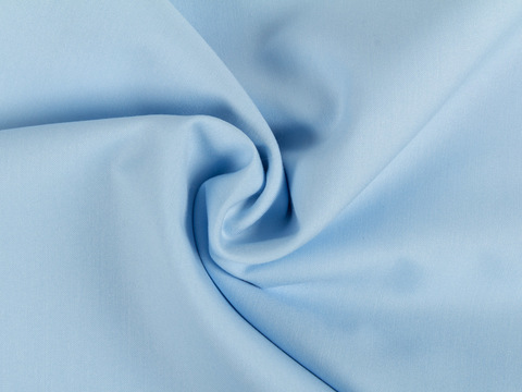 Ткань нежно-голубого цвета из полиэстера и вискозы