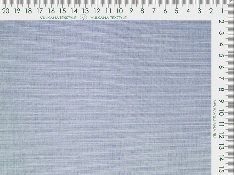 Светло-голубая ткань из хлопка и полиэстера