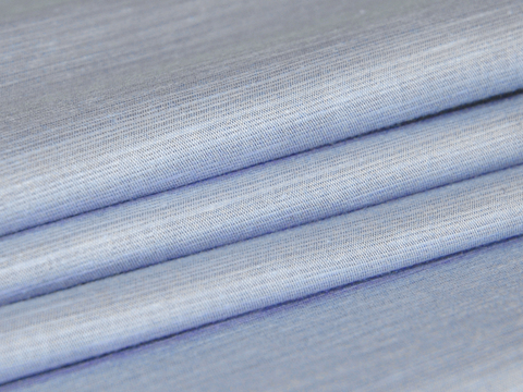Светло-голубая ткань из хлопка и полиэстера