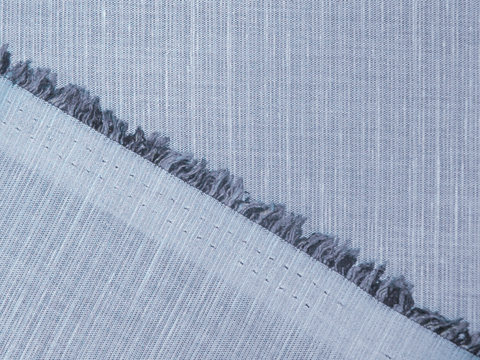 Светло-голубая ткань из хлопка и полиэстера