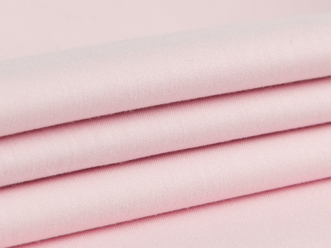 Однотонный нежно-розовый поплин из полиэстера и хлопка