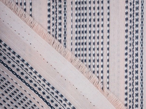 Ткань добби персикового цвета в бело-синюю полоску из вискозы и хлопка