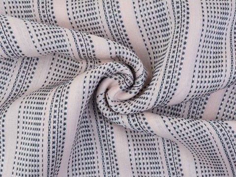 Ткань добби персикового цвета в бело-синюю полоску из вискозы и хлопка