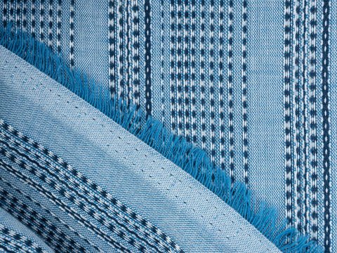 Голубая ткань добби в бело-синюю полоску из вискозы и хлопка