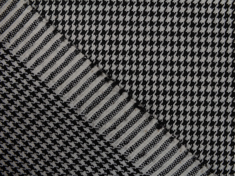 Ткань в чёрно-белую гусиную лапку из полиэстера вискозы и хлопка