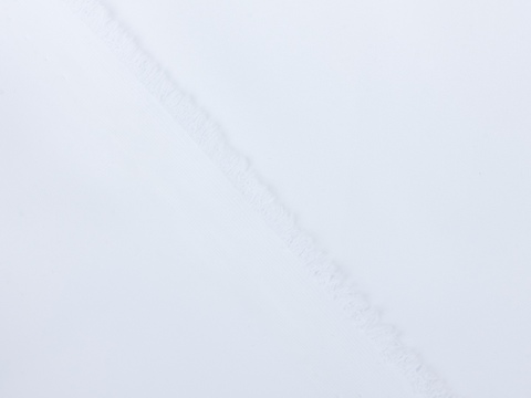 Однотонная белая ткань из полиэстера