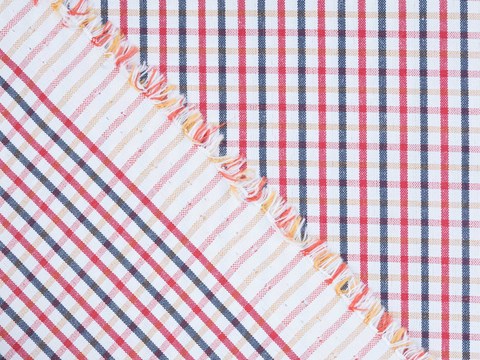 Белая ткань KOOLTEX в мелкую сине-жёлто-красную клетку из полиэстера и хлопка