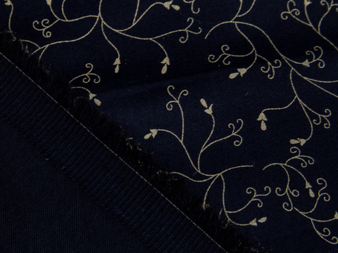 Ткань с бежевым цветочным принтом на синем фоне хлопок