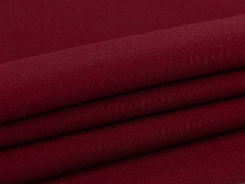 Однотонный тёмно-бордовый поплин из полиэстера и вискозы