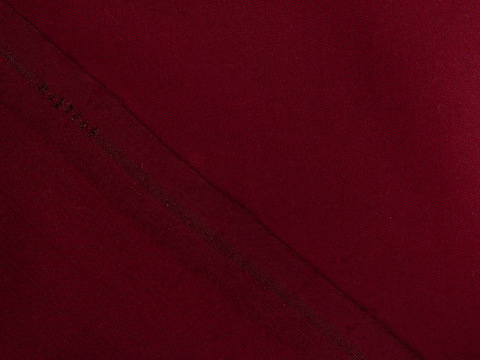 Однотонный тёмно-бордовый поплин из полиэстера и вискозы