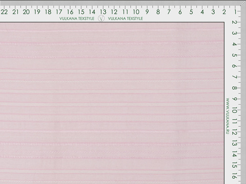 Розовая ткань сложного плетения в узкую белую полоску из хлопка и полиэстера