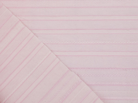 Розовая ткань сложного плетения в узкую белую полоску из хлопка и полиэстера
