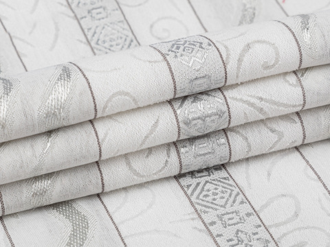 Жаккард серебристого цвета в полоску с узорами из полиэстера и вискозы