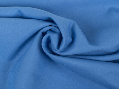 Однотонный поплин лазурного цвета из полиэстера и хлопка