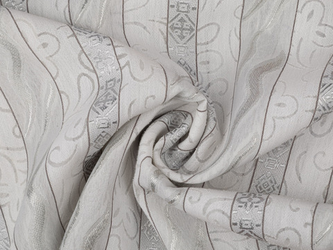 Жаккард серебристого цвета в полоску с узорами из полиэстера и вискозы