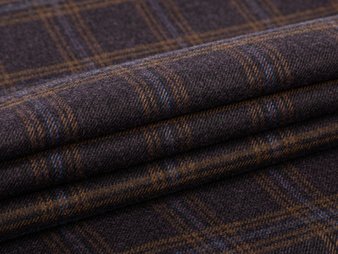 Ткань шоколадного цвета в оранжевую и голубую клетку из полиэстера и вискозы