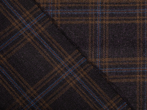 Ткань шоколадного цвета в оранжевую и голубую клетку из полиэстера и вискозы