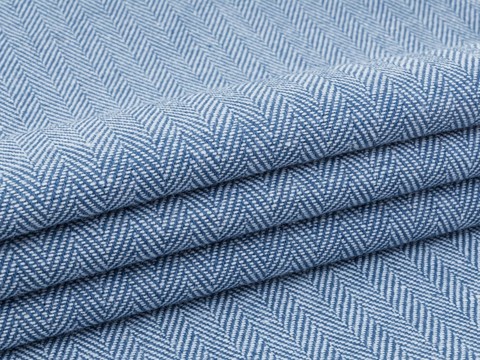 Голубая ткань с тёмной-синей изнанкой из полиэстера и вискозы